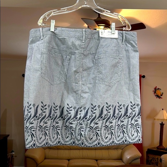 NWT Croft & Barrow Mid Rise Seer Sucker Women's Skort Size 16W - Picture 3 of 9